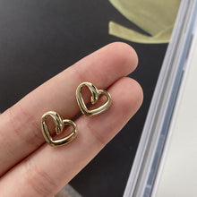 Load image into Gallery viewer, 5pcs/Set Metal Heart Hollow out Clothing Ornament Buttons