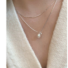 Load image into Gallery viewer, S925 Sterling Silver Simple Double Layer Twin Pearl Necklace Personalized Clavicle Chain
