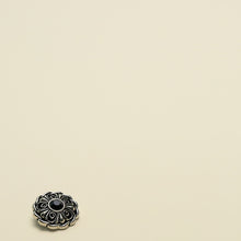 Load image into Gallery viewer, 5pcs/Set Retro Antique Style Metal Buttons Antique Silver Double-Sided Clothing Ingredients Buttons