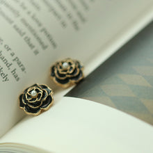 Load image into Gallery viewer, 5pcs/Set Pearl Camellia Buttons Black White Metal Buttons Suit Cardigan Decorative Buckle