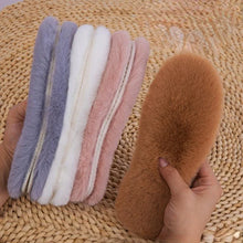 Load image into Gallery viewer, Warm Imitation Rabbit Fur Insoles Winter Warm Plush Men Women Insoles Soft Thick Winter Warm Insole Men's and Women's Insole