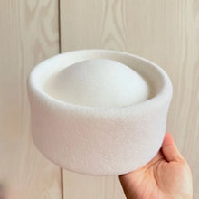 Load image into Gallery viewer, Retro Flight Attendant Ball Hat Women's 100% Wool Felt Beret Party Charming Hat Wedding Cocktail Party Medicine Box Hat