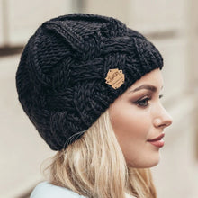 Load image into Gallery viewer, New European and American retro knitted hats for men and women autumn and winter knitted hats warm and comfortable hats