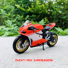Load image into Gallery viewer, 1:18 The New Ducati Super Naked V4 S red original authorized simulation alloy motorcycle model toy car gift collection