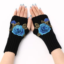 Load image into Gallery viewer, 2023 New Autumn and Winter Women's Short Chic Flower Gloves Knitted Wool Oversleeve Warm Half Finger Fingerless Gloves
