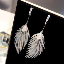 Load image into Gallery viewer, Personality elegant Prevent Allergy snowflake Fashion Stud Earrings High Quality exquisite Long Tassel Earrings Fashion Simple