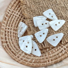 Load image into Gallery viewer, 5pcs/set irregular resin buttons, two eye triangular plum blossom shirt, skirt decoration buttons
