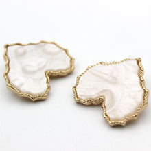 Load image into Gallery viewer, 5pcs/set Metal Button Rectangular Feel Button Point Oil Pearl Imitation Shell Coat Clip Clothing Decorative Button
