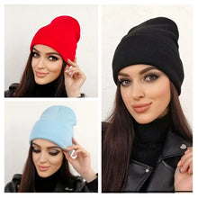 Load image into Gallery viewer, Unisex Multicolor Autumn &amp; Winter Beanie Hat Men Basic Daily Beanie Women Soft Knitted Hat Elegant All-match Streetwear Cap

