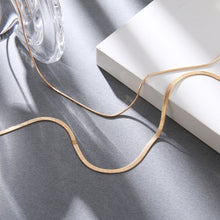 Load image into Gallery viewer, Fashion Simple Snake Chain Clavicle Choker Necklace for Women Retro Golden Chain Short Necklace Fashion Jewelry Gift

