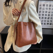 Load image into Gallery viewer, Retro Shoulder Tote Bag Set For Women Wide Strap Soft PU Leather Crossbody Bags With Small Purse Large Capacity Shoppers
