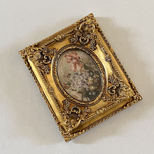 Load image into Gallery viewer, Embossed Vintage Gold Resin Photo Frame Creative Picture Frame Photo Frame Decoration
