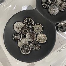 Load image into Gallery viewer, 5pcs/Set Retro Antique Style Metal Buttons Antique Silver Double-Sided Clothing Ingredients Buttons
