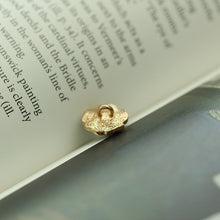 Load image into Gallery viewer, 5pcs/Set Pearl Camellia Buttons Black White Metal Buttons Suit Cardigan Decorative Buckle
