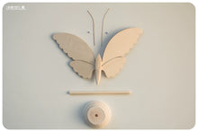 Load image into Gallery viewer, Retro Bamboo and Wood Products Balance Butterfly Ornament Home Decoration Desktop Living Room Decoration
