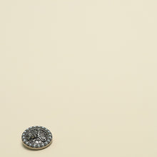 Load image into Gallery viewer, 5pcs/Set Retro Antique Style Metal Buttons Antique Silver Double-Sided Clothing Ingredients Buttons

