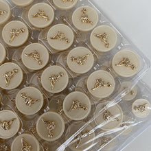 Load image into Gallery viewer, 5pcs/Set Metal Lotus Resin Bottom Double Button Garment Accessories
