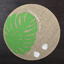 Load image into Gallery viewer, Round simple style natural color, evening placemat table mat coaster Japanese style, environmentally friendly fringed jute placemat
