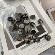 Load image into Gallery viewer, 5pcs/Set Retro Antique Style Metal Buttons Antique Silver Double-Sided Clothing Ingredients Buttons
