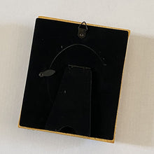 Load image into Gallery viewer, Embossed Vintage Gold Resin Photo Frame Creative Picture Frame Photo Frame Decoration
