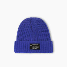 Load image into Gallery viewer, Fashionable Men's Autumn And Winter Knitted Hats Large Size Warm Cold Beanie Hat Loose Big Head Ware Knitting Hat For Men
