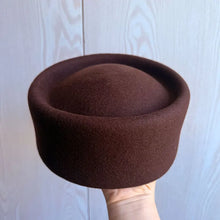 Load image into Gallery viewer, Retro Flight Attendant Ball Hat Women's 100% Wool Felt Beret Party Charming Hat Wedding Cocktail Party Medicine Box Hat
