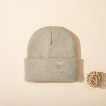 Load image into Gallery viewer, 1pc Solid Color Unisex Beanie Hat,Versatile Outdoor Autumn and Winter Casual Warm Cap,Suitable for Winter Christmas,Sking

