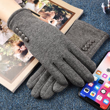 Load image into Gallery viewer, Classic Women's Non-Inverted Velvet Four-Button Velvet Thickened Cycling Touch Screen Warm Gloves
