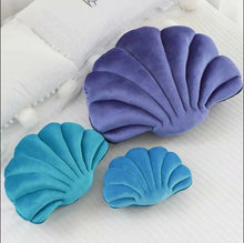 Load image into Gallery viewer, Fairy Home Luxury Decor Shell Pillow princess's Fantastic Velvet Pillow Sea Shell Home Decor Bed Sofa Cushion Decoration Gift
