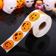 Load image into Gallery viewer, 500pcs 2.5cm Halloween Round Stickers Pumpkin Decoration Labels Envelope Seal Stickers for Gift Boxes Packaging Paper Sticker
