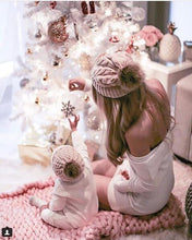 Load image into Gallery viewer, Large Hemp Flowers Parent-Child Pullover Knitting Hat Autumn and Winter Fur Ball Woolen Cap
