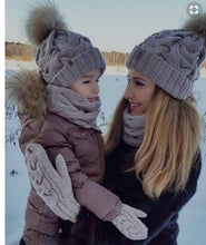 Load image into Gallery viewer, Large Hemp Flowers Parent-Child Pullover Knitting Hat Autumn and Winter Fur Ball Woolen Cap
