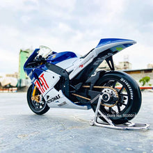 Load image into Gallery viewer, 1:10 YAMAHA GP2009 MOTO No. 46 Champion car Racing  Original factory authorized simulation alloy motorcycle model toy car
