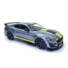 Load image into Gallery viewer, 1:18 New 2020 Custom Edition Ford Shelby GT500 Alloy Retro Car Model Classic Car Model Car Decoration Collection gift
