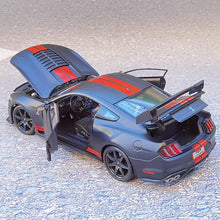 Load image into Gallery viewer, 1:18 New 2020 Custom Edition Ford Shelby GT500 Alloy Retro Car Model Classic Car Model Car Decoration Collection gift
