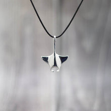Load image into Gallery viewer, Manta Ray Necklace Ocean Animals Pendant Necklace Adjustable Handmade Bohemia Wax Rope Choker Men Women Beach Jewelry Gift Joyas
