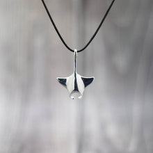 Load image into Gallery viewer, Manta Ray Necklace Ocean Animals Pendant Necklace Adjustable Handmade Bohemia Wax Rope Choker Men Women Beach Jewelry Gift Joyas
