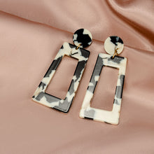 Load image into Gallery viewer, New Korean Statement Earrings for women White Cute Arcylic Geometric Dangle Drop Earings Brincos  Trend Fashion Jewelry
