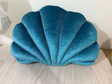 Load image into Gallery viewer, Fairy Home Luxury Decor Shell Pillow princess's Fantastic Velvet Pillow Sea Shell Home Decor Bed Sofa Cushion Decoration Gift
