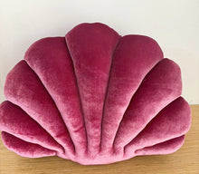 Load image into Gallery viewer, Fairy Home Luxury Decor Shell Pillow princess's Fantastic Velvet Pillow Sea Shell Home Decor Bed Sofa Cushion Decoration Gift
