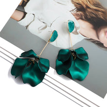 Load image into Gallery viewer, Romantic Sweet Acrylic Petal Long Dangle Drop Earrings For Women Girl 2023 Trend Luxury Fairy Grunge Pendant Jewelry Accessories
