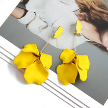 Load image into Gallery viewer, Romantic Sweet Acrylic Petal Long Dangle Drop Earrings For Women Girl 2023 Trend Luxury Fairy Grunge Pendant Jewelry Accessories
