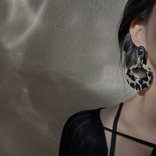 Load image into Gallery viewer, Vintage Leopard Print Geometric Circle Earrings for Women New Trendy Temperament High-End Atmospheric Earrings Jewelry
